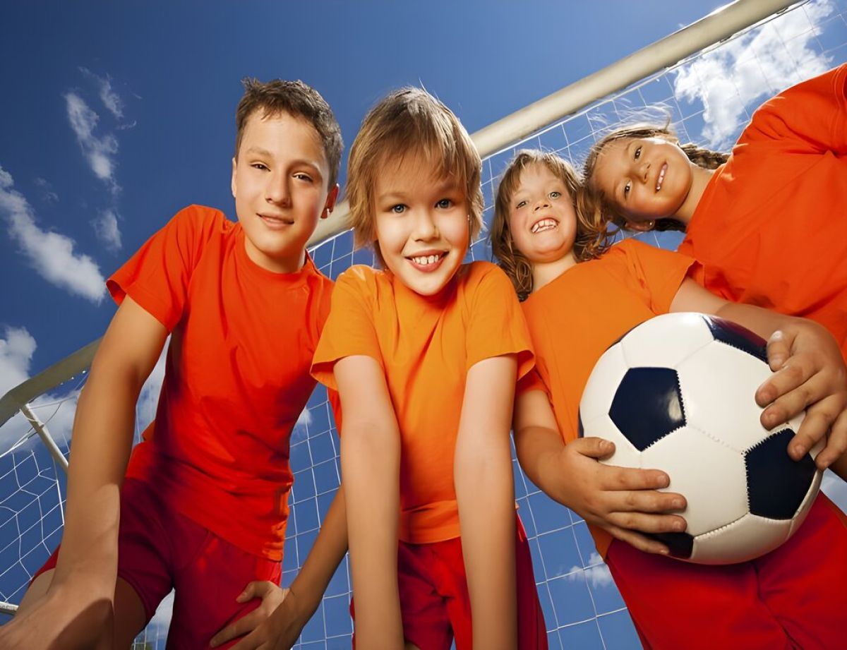 Bóng đá - Môn thể thao Vua với lợi ích to lớn cho trẻ em
